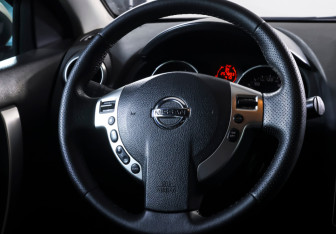 Подержанный автомобиль Nissan Qashqai 2008 года (12 фото)