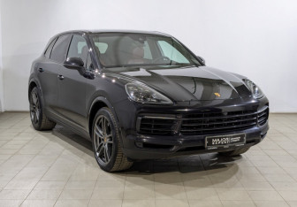 Подержанный автомобиль Porsche Cayenne 2018 года (10 фото)