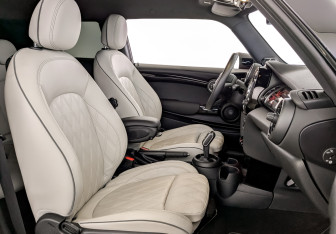 Подержанный автомобиль MINI Hatch 2020 года (23 фото)