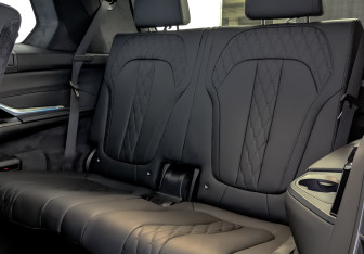 Подержанный автомобиль BMW X7 2024 года (29 фото)