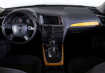 Подержанный автомобиль Audi Q5 2012 года (12 фото)