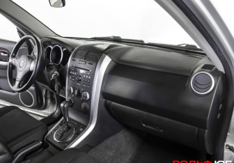 Подержанный автомобиль Suzuki Grand Vitara 2008 года (9 фото)