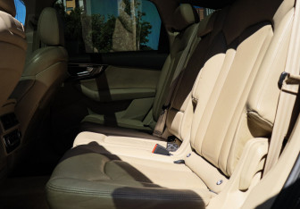 Подержанный автомобиль Audi Q7 2016 года (9 фото)
