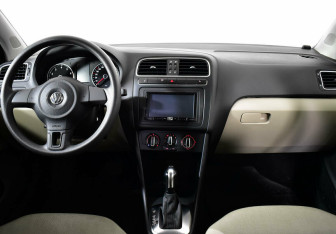 Подержанный автомобиль Volkswagen Polo Hatchback 2014 года (6 фото)