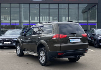 Подержанный автомобиль Mitsubishi Pajero Sport 2014 года (7 фото)