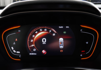 Подержанный автомобиль Geely Coolray 2023 года (11 фото)