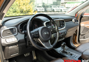 Подержанный автомобиль Kia Sorento 2017 года (18 фото)