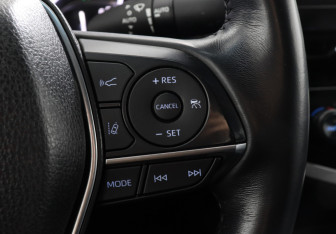 Подержанный автомобиль Toyota Camry Sedan 2021 года (14 фото)