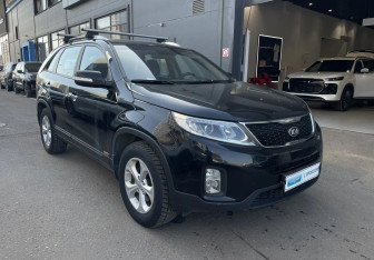 Подержанный автомобиль Kia Sorento 2015 года (3 фото)