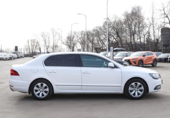 Подержанный автомобиль Skoda Superb Liftback 2013 года (4 фото)