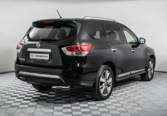 Подержанный автомобиль Nissan Pathfinder 2016 года (5 фото)