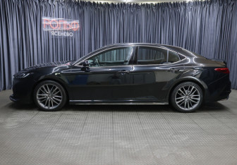 Подержанный автомобиль Toyota Camry Sedan 2024 года (8 фото)
