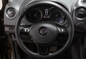 Подержанный автомобиль Volkswagen Amarok 2015 года (17 фото)