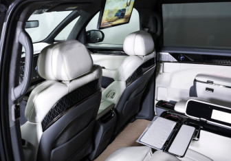 Подержанный автомобиль Zeekr 009 2023 года (15 фото)