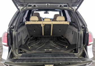 Подержанный автомобиль BMW X5 2015 года (10 фото)