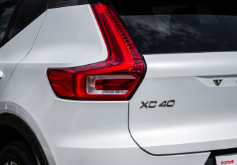 Подержанный автомобиль Volvo XC40 2019 года (16 фото)