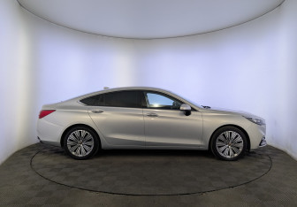 Подержанный автомобиль Hongqi H5 2022 года (4 фото)