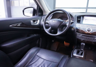 Подержанный автомобиль Infiniti JX 2013 года (14 фото)