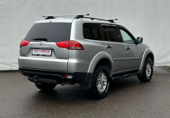 Подержанный автомобиль Mitsubishi Pajero Sport 2014 года (5 фото)