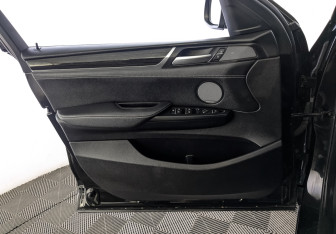 Подержанный автомобиль BMW X4 2017 года (19 фото)