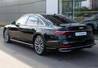 Подержанный автомобиль Audi A8 2022 года (7 фото)