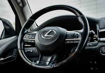 Подержанный автомобиль Lexus LX 2016 года (16 фото)