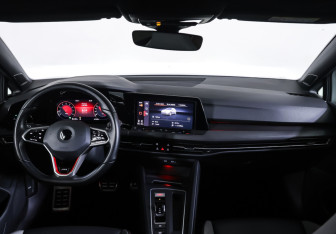 Подержанный автомобиль Volkswagen Golf GTI Hatchback 2021 года (14 фото)
