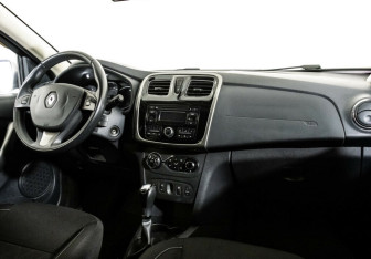Подержанный автомобиль Renault Sandero 2017 года (5 фото)
