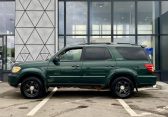 Подержанный автомобиль Toyota Sequoia 2001 года (8 фото)