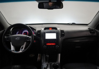 Подержанный автомобиль Kia Sorento 2011 года (16 фото)