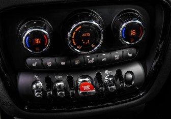 Подержанный автомобиль MINI Clubman Wagon 2020 года (20 фото)