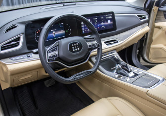 Подержанный автомобиль Evolute i-SPACE 2024 года (18 фото)