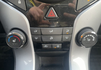 Подержанный автомобиль Chevrolet Cruze Sedan 2012 года (15 фото)