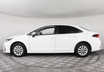 Подержанный автомобиль Toyota Corolla Sedan 2020 года (8 фото)