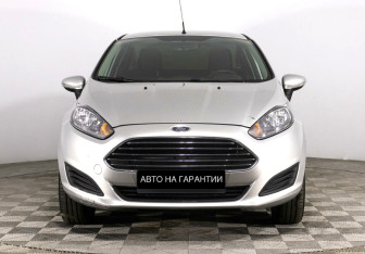 Подержанный автомобиль Ford Fiesta Sedan 2015 года (2 фото)