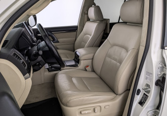 Подержанный автомобиль Toyota Land Cruiser Suv 2020 года (20 фото)