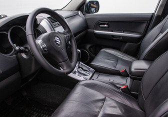 Подержанный автомобиль Suzuki Grand Vitara 2011 года (10 фото)