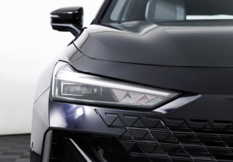 Подержанный автомобиль Changan UNI-V 2023 года (26 фото)