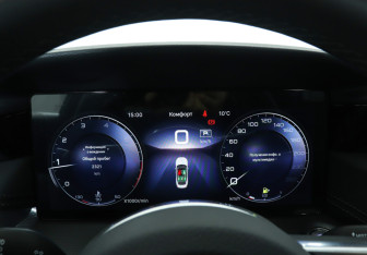 Подержанный автомобиль Hongqi H5 2024 года (11 фото)