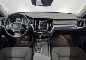 Подержанный автомобиль Volvo V60 2020 года (14 фото)