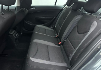 Подержанный автомобиль Peugeot 408 2014 года (10 фото)
