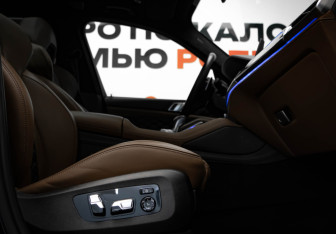 Подержанный автомобиль BMW X5 M 2022 года (28 фото)