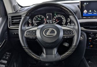 Подержанный автомобиль Lexus LX 2018 года (22 фото)