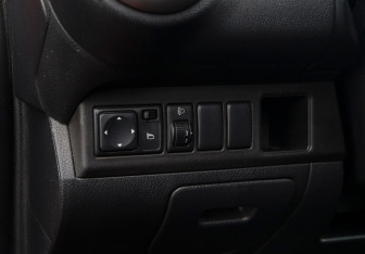 Подержанный автомобиль Nissan Note 2007 года (17 фото)