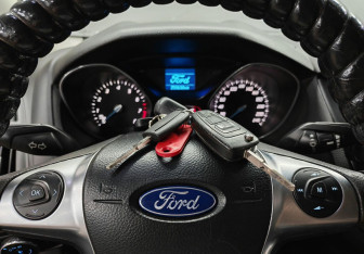 Подержанный автомобиль Ford Focus Hatchback 2012 года (17 фото)