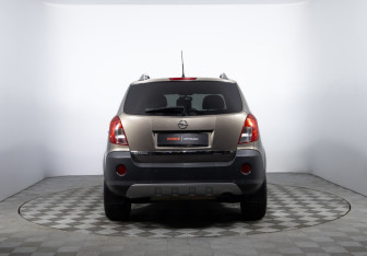Подержанный автомобиль Opel Antara 2014 года (6 фото)