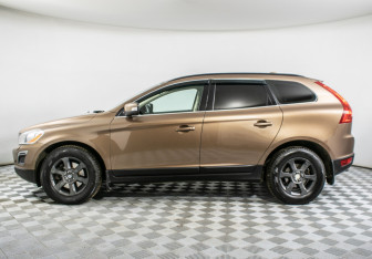 Подержанный автомобиль Volvo XC60 2012 года (8 фото)