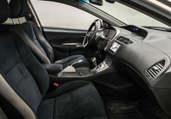 Подержанный автомобиль Honda Civic Hatchback 2008 года (9 фото)