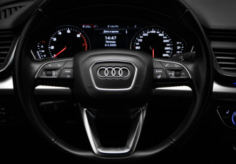 Подержанный автомобиль Audi Q5 2017 года (10 фото)