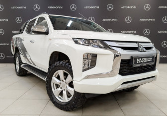 Подержанный автомобиль Mitsubishi L200 2022 года (3 фото)